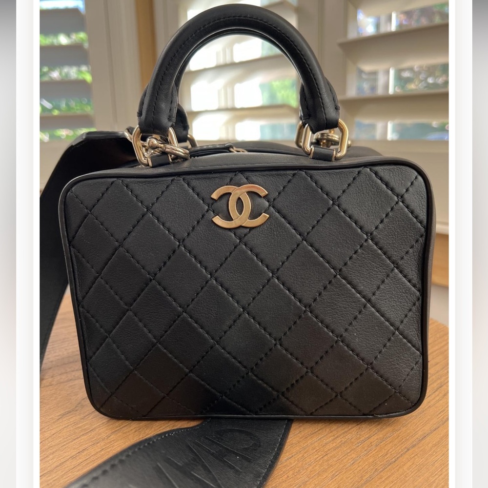 Chanel Black Top Handle Vanity Crossbody Bag with Chanel Strap - Picture 5 of 16